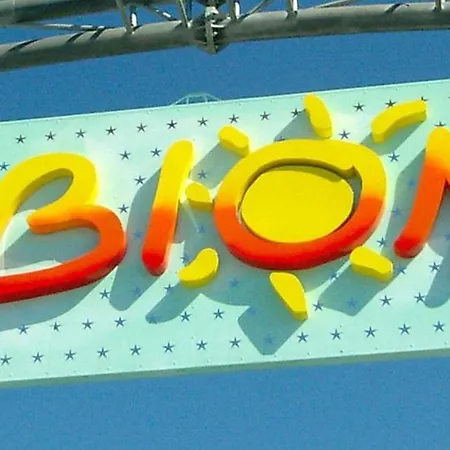 Cozy With Private Garden In 公寓 *