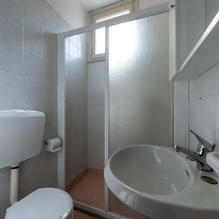 公寓 Cozy With Private Garden In 比比翁